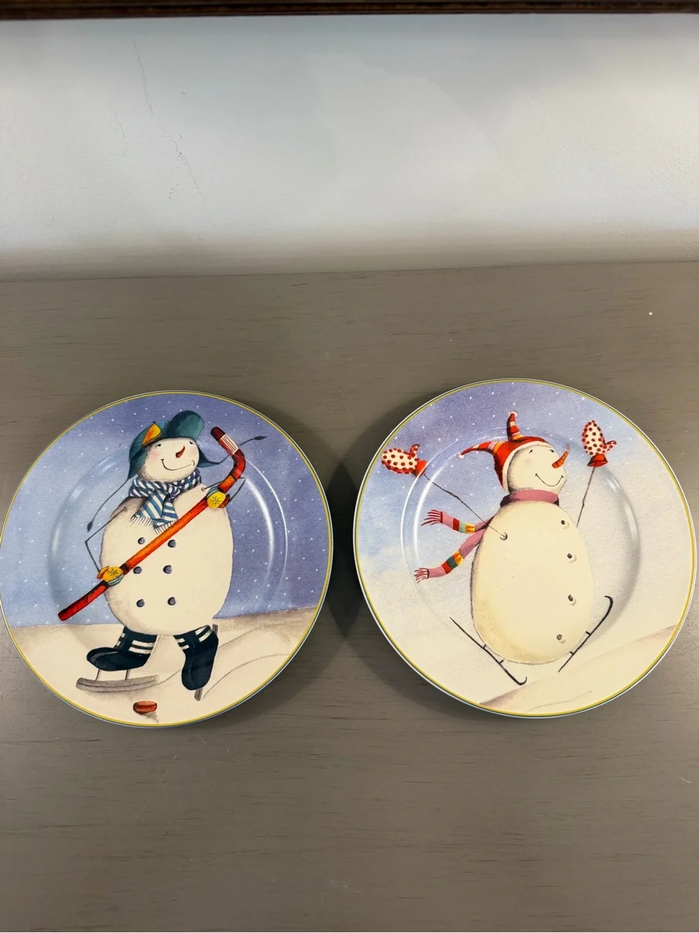 Oneida Sporting Snowmen Salad Dessert Plates Set Of 2 Hockey Ski Winter Holiday
